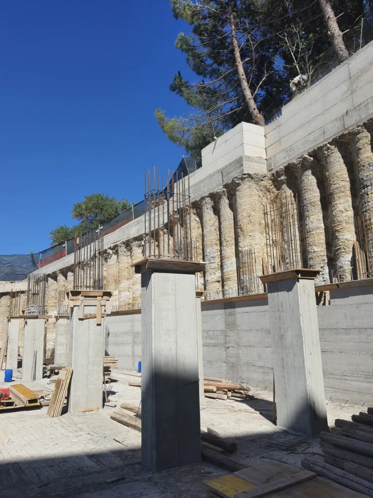 Paratia di pali completata con muro di coronamento